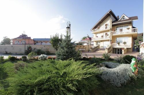 Pensiunea Boema Piatra Neamţ エクステリア 写真